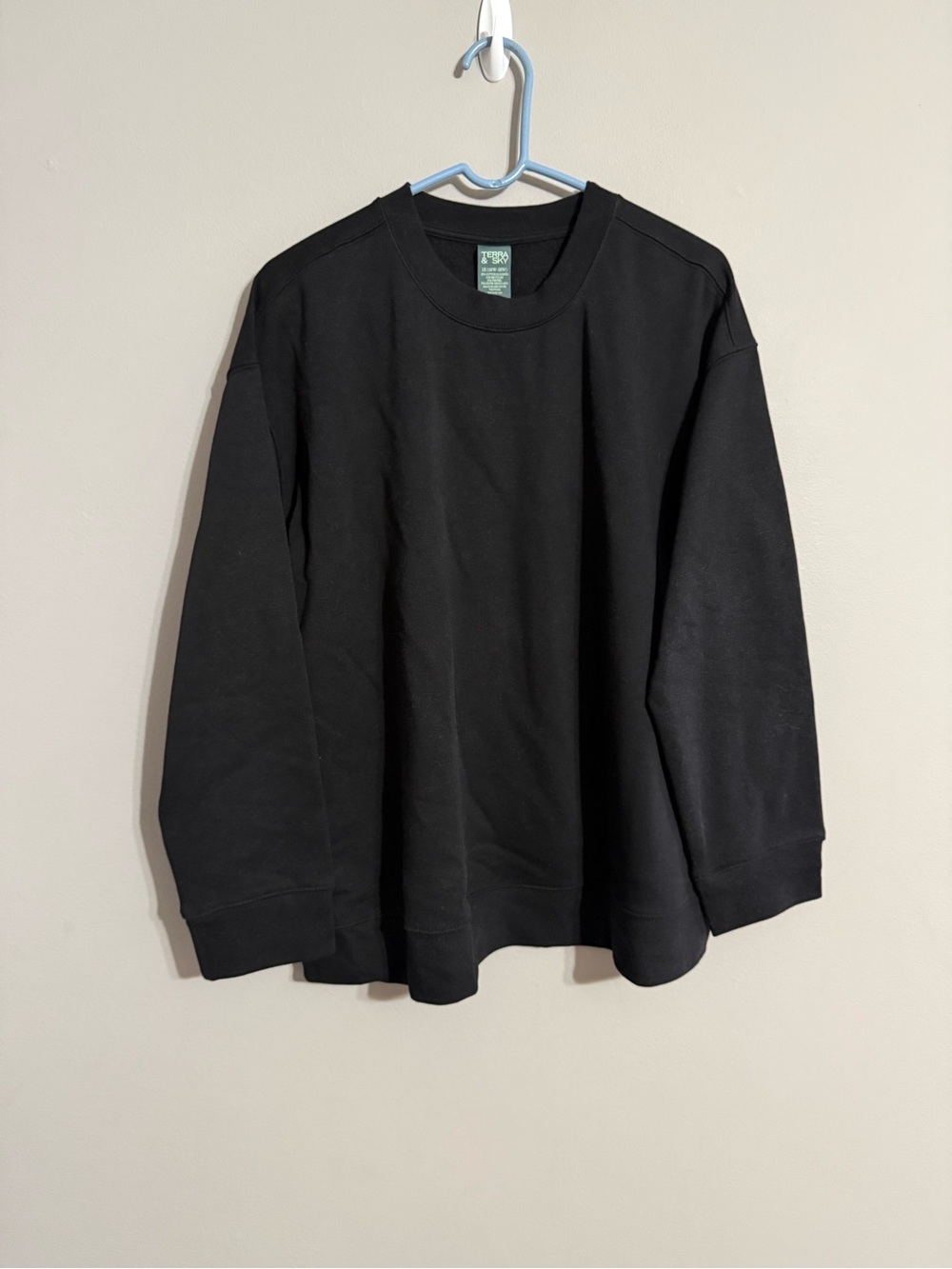 Terra & Sky Women’s Black  Crewneck Sweatshirt 1x